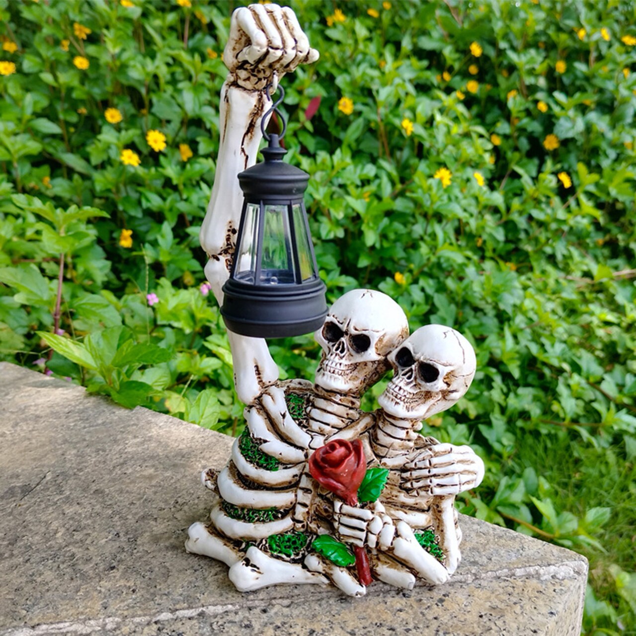 Skeleton Couple Garden Ornaments Solar Powered Led Lantern Garden Statue Resin Figurine Outdoor Yard Ornaments For